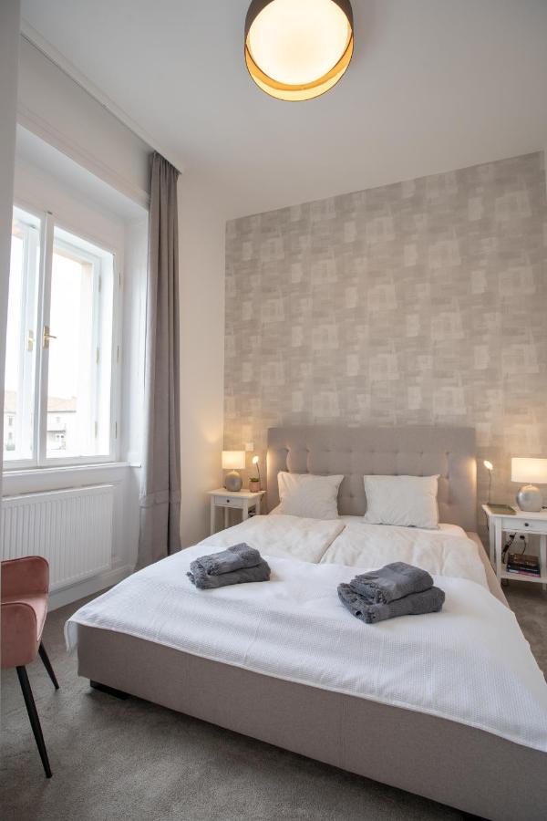 El Gusto Homes Town Sopron Extérieur photo
