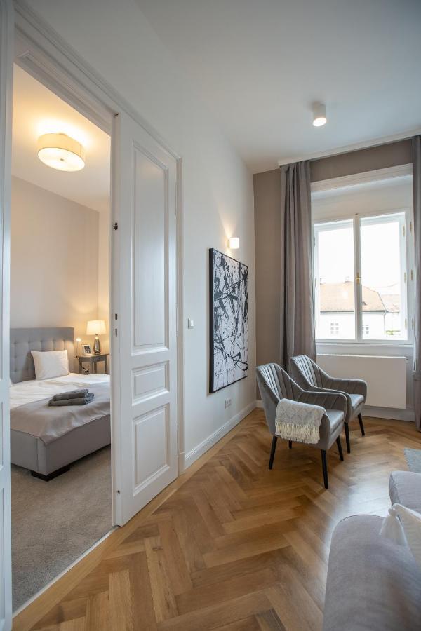 El Gusto Homes Town Sopron Extérieur photo