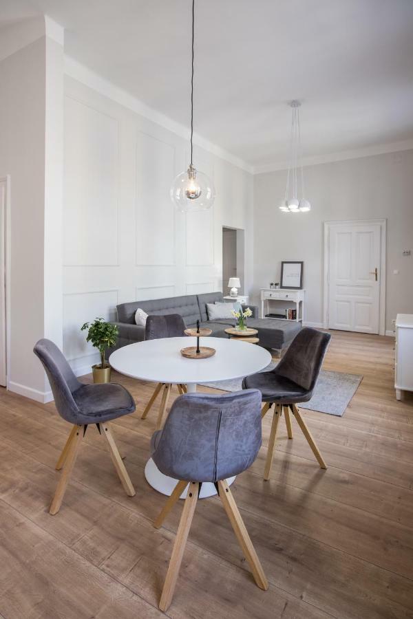 El Gusto Homes Town Sopron Extérieur photo