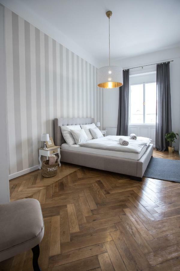 El Gusto Homes Town Sopron Extérieur photo