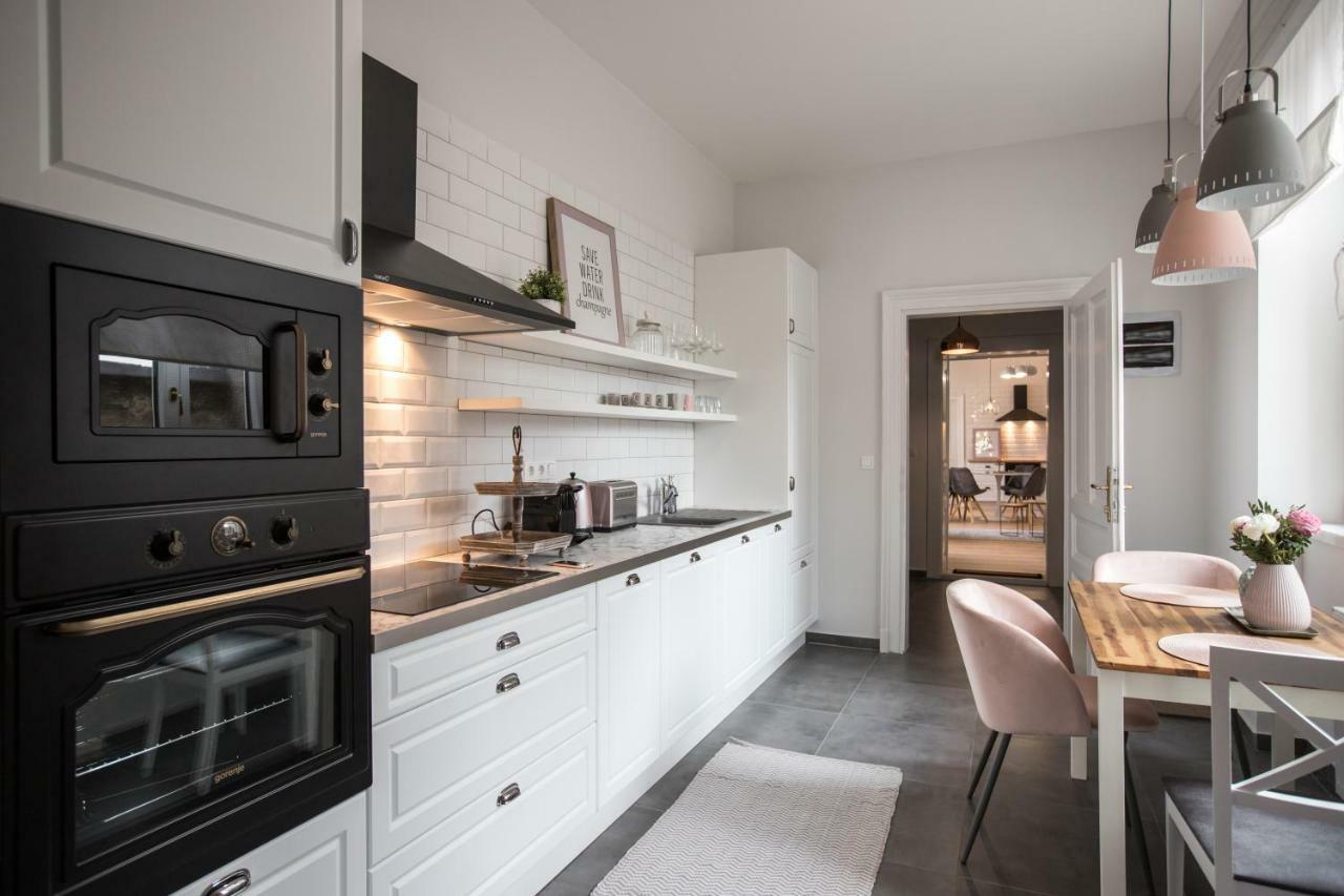 El Gusto Homes Town Sopron Extérieur photo